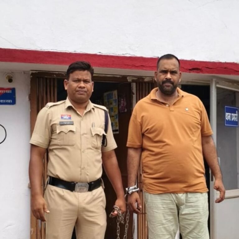 उद्योग लगाने का झांसा देकर ठगी करने वाला गिरफ्तार:दोना–पत्तल मशीन बेचकर सामान खरीदने का देता था झांसा, पीड़ितों की शिकायत पर पुलिस ने पकड़ा