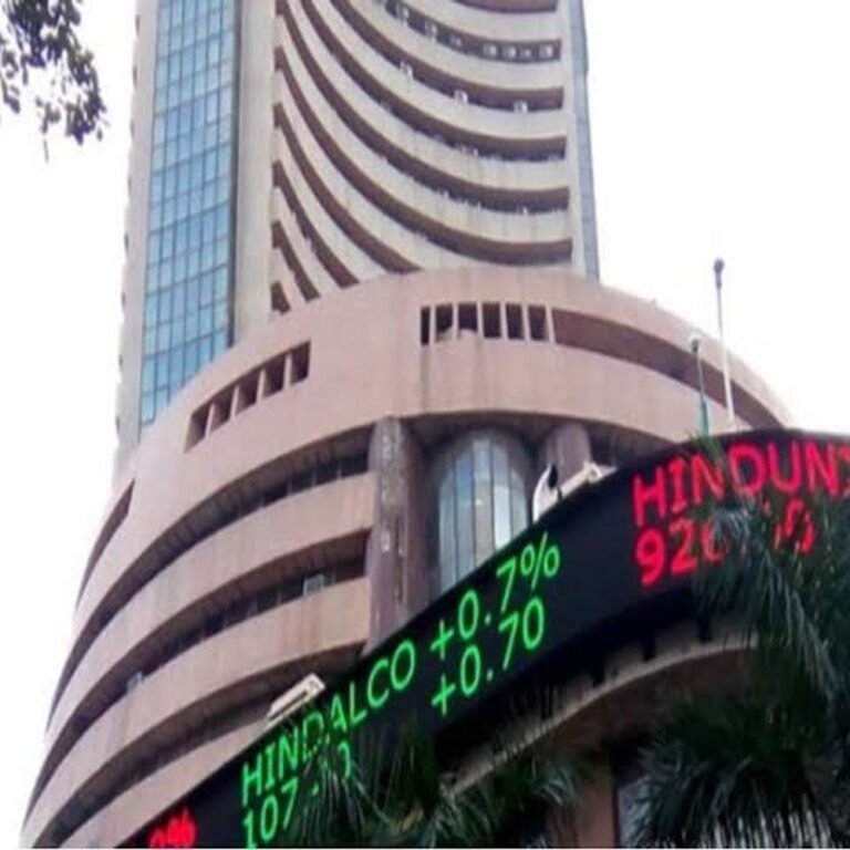 सेंसेक्स 500 अंक गिरकर 77,600 पर आया:निफ्टी भी 120 नीचे 24,200 पर, प्राइवेट बैंक और रियल्टी शेयरों में बिकवाली