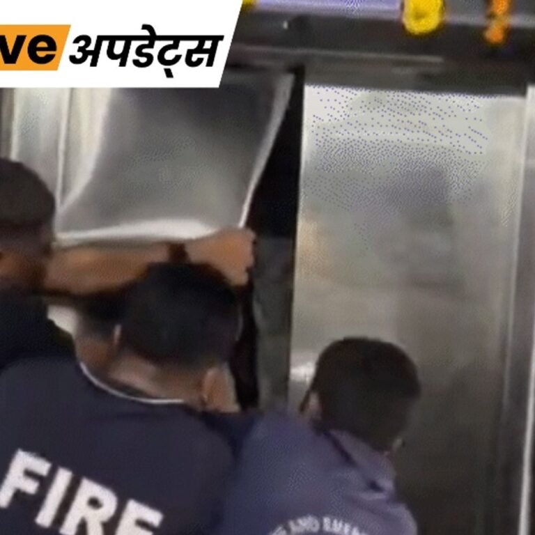 भास्कर अपडेट्स:गुजरात के गोधरा रेलवे स्टेशन पर उद्घाटन के कुछ घंटे बाद ही लिफ्ट खराब, 6 यात्री फंसे
