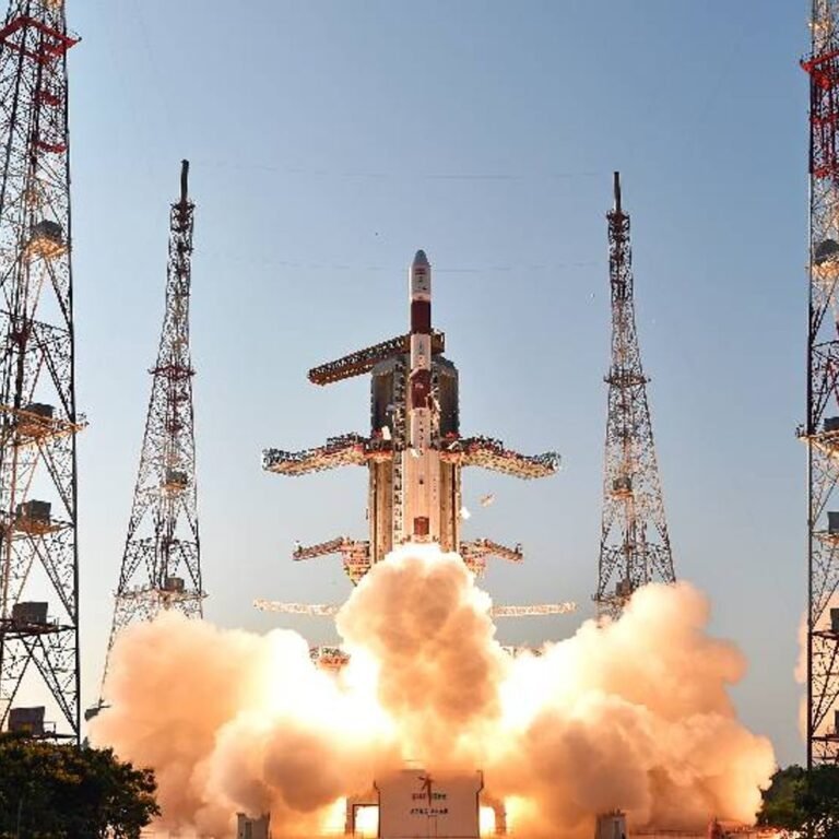 ISRO के 100 वैज्ञानिकों ने नौकरी छोड़ी या रिटायरमेंट लिया:इनमें गगनयान और दूसरे मिशनों से जुड़े वैज्ञानिक भी, अब सरकार की सख्ती