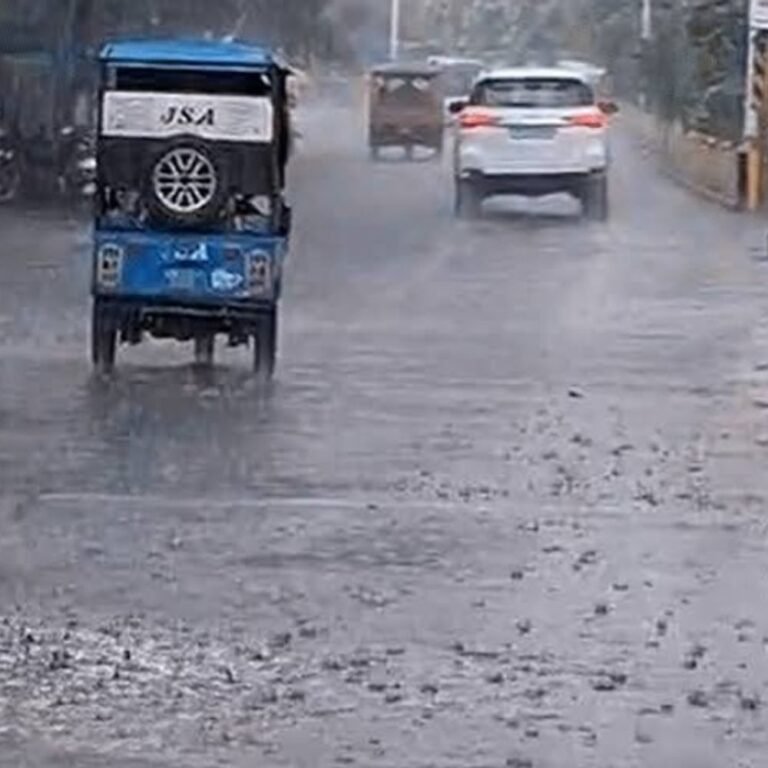 तीन सिस्टम सक्रिय:कई जिलों में झमाझम बारिश हुई, आज भी आसार