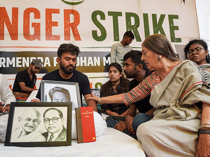 अस्पताल में भी वांगचुक का अनशन जारी:उन्हें जंतर-मंतर से उठाने के लिए थाने में हुई रिहर्सल; कल CJP का संसद मार्च, पुलिस बोली- अनुमति नहीं