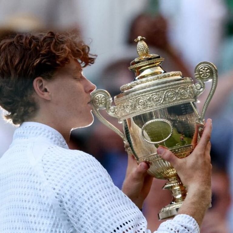 सिनर ने लगातार दूसरी बार विंबलडन जीता:ज्वेरेव को चार सेट में हराया; युवराज सिंह, अभिषेक शर्मा और वैभव सूर्यवंशी मैच देखने पहुंचे