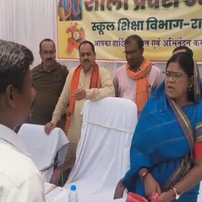 शाला प्रवेशोत्सव में भड़कीं भाजपा विधायक VIDEO:मंच से नेम प्लेट हटाई, एबीईओ को लगाई फटकार, मंडल अध्यक्ष का नाम नहीं होने पर जताई नाराजगी