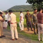 महिला को बंधक बनाकर गैंगेरप, फिर पेशाब किया:बलरामपुर में साड़ी से हाथ-पैर बांधकर किया बारी-बारी रेप, घर लौट रही थी पीड़िता