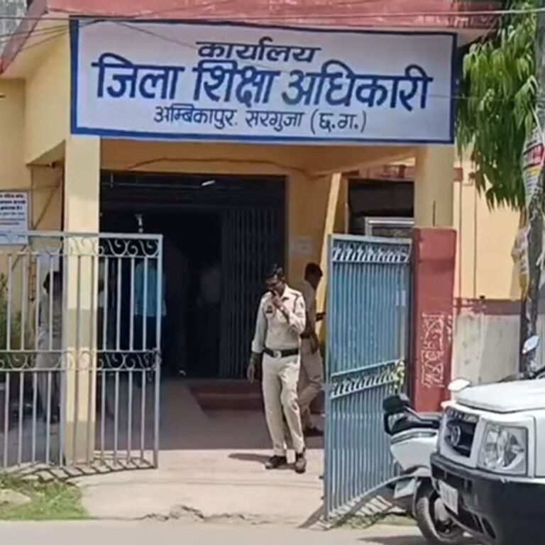 RMSA सहायक संचालक समेत अटैच शिक्षक मूल पदों पर लौटे:53 छात्रावास अधीक्षक भी हटाए गए; सरगुजा DEO ने जारी किया आदेश