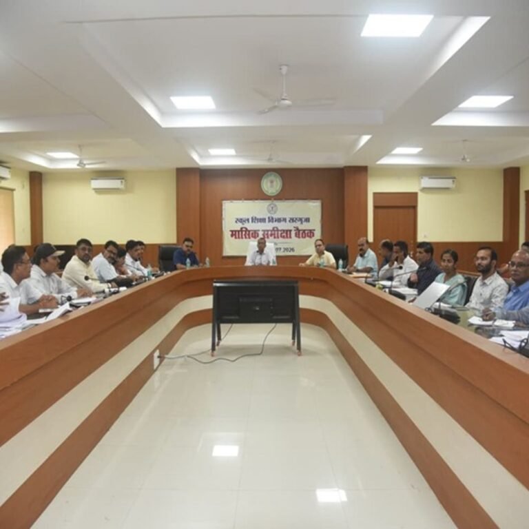 हायर सेकेंडरी स्कूलों में नीट-जेईई की ऑनलाइन क्लासेस शुरू होंगी:सरगुजा कलेक्टर ने दिए निर्देश, कहा- शिक्षा गुणवत्ता में सुधार के लिए करें प्रयास
