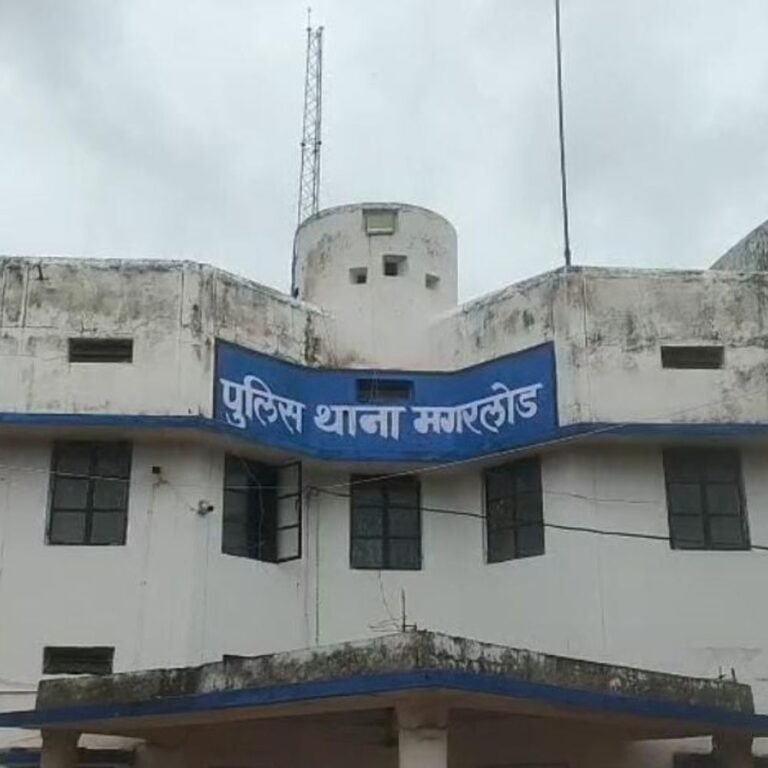 नौकरी का झांसा देकर तीन लोगों से 9 लाख ठगे:खुद को जनता कांग्रेस अध्यक्ष बताकर ठगा, FIR दर्ज, आरोपी की तलाश में जुटी पुलिस