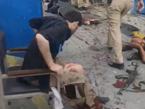 पाकिस्तान में आत्मघाती हमला, 7 की मौत:खैबर पख्तूनख्वा में युवक ने थाने में जाकर ब्लास्ट किया, 18 लोग गंभीर घायल