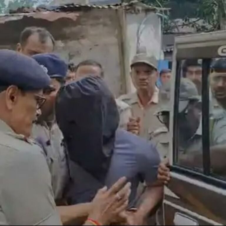 जंतर-मंतर प्रोटेस्ट में तोड़फोड़ करने वाला था संदिग्ध जैश आतंकी:बंगाल STF का दावा- पुलिस की वर्दी पहनकर घुसने वाला था; गर्लफ्रैंड भी गिरफ्तार