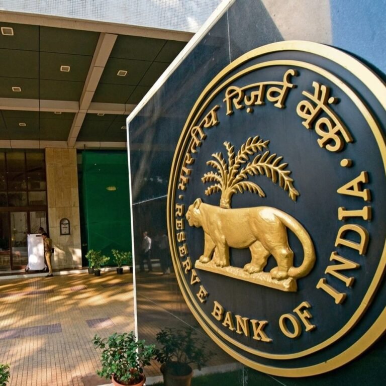 RBI ने FD के नए नियम जारी किए:स्मॉल-फाइनेंस-बैंकों को अब ब्याज दर की पूरी जानकारी पहले देनी होगी; जानें- 5 बड़े बदलाव