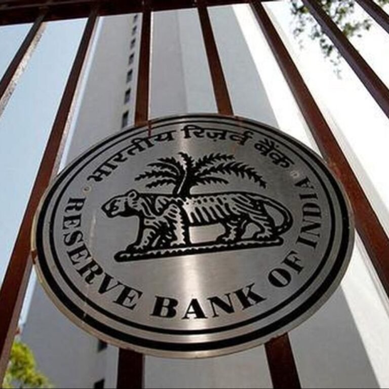 लोन न चुकाने पर मोबाइल-लैपटॉप लॉक नहीं कर सकेंगे बैंक:RBI ने रिकवरी के नियमों में बदलाव किया, 1 जनवरी 2027 से लागू होंगे
