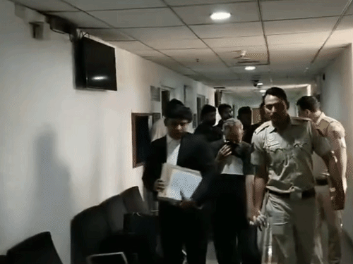 CBI का दावा- नीट पेपर लीक साजिश महीनों पहले हुई:NTA एक्सपर्ट्स पेपर तैयार करते समय सवाल याद कर लेते थे, छात्रों तक वॉट्सएप-टेलीग्राम से पहुंचा