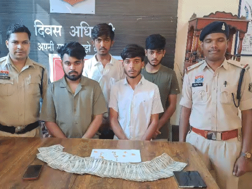 ASI के बेटे ने छात्रा से 14.50-लाख कैश, जेवर ऐंठे:4 दोस्तों संग नेपाल में उड़ाए पैसे, परिवार को मारने की धमकी देता था