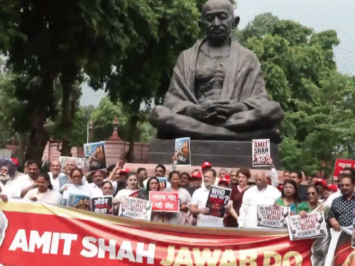 लोकसभा में चंदे से जुड़े बिल पर चर्चा संभव:अमित शाह जवाब दे सकते हैं; विपक्ष का नीट पेपर लीक और चढ़ावा चोरी पर हंगामा
