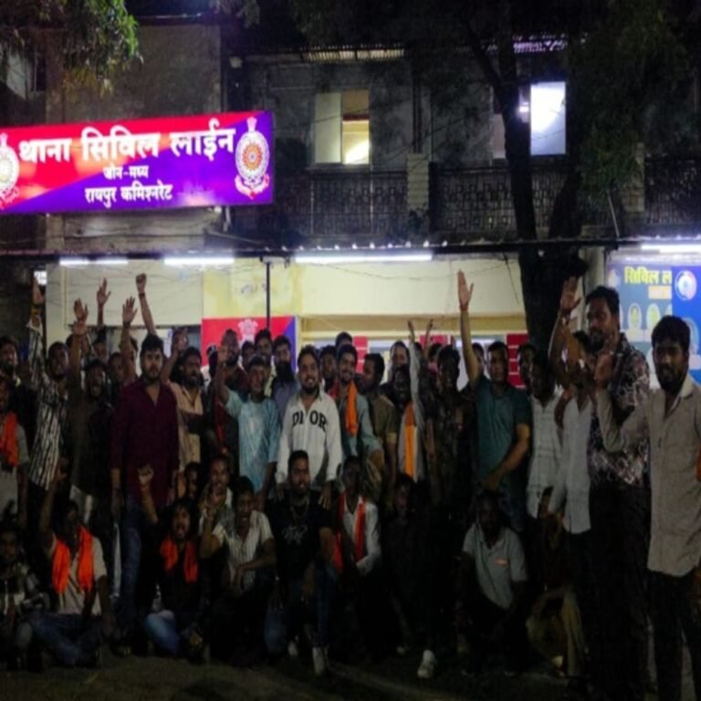 रायपुर में माता सीता पर अभद्र टिप्पणी से बवाल:मुस्लिम युवक के खिलाफ बजरंग दल पहुंचा थाना, मुर्दाबाद के लगाए नारे; पुलिस ने दर्ज की एफआईआर
