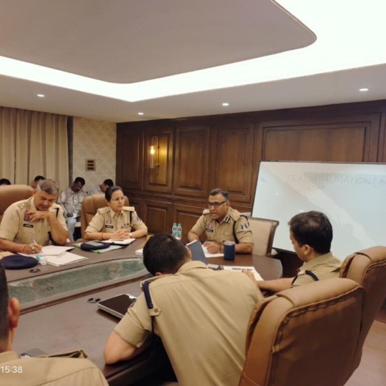 रायपुर रेंज में अपराध पर सख्ती का प्लान:लंबित केस-साइबर क्राइम और ट्रैफिक पर आईजी ने तय किया रोडमैप