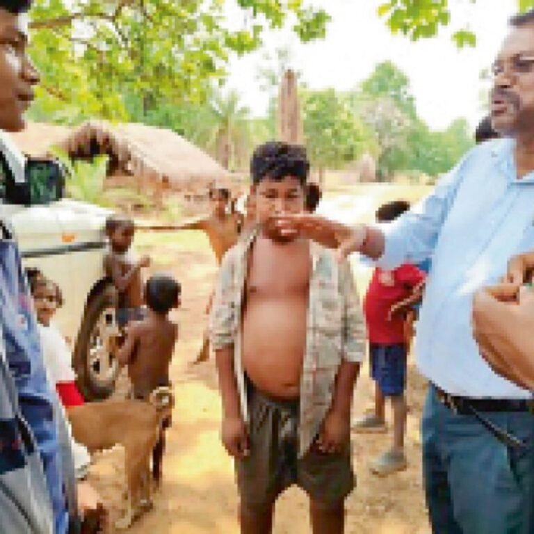 बस्तर में महास्क्रीनिंग:34.41 लाख में से 60 हजार बीमार; कई गांवों में पहली बार पहुंचीं दवाएं