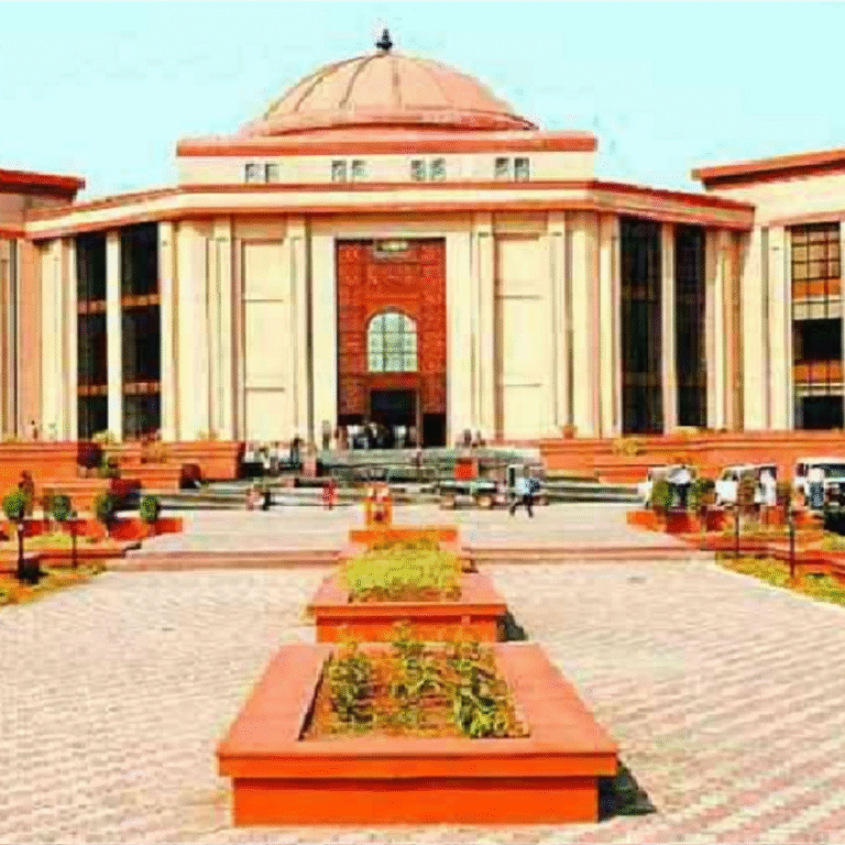 हाईकोर्ट बोला-शादीशुदा बेटी की अनुकंपा नियुक्ति का हक छीनना असंवैधानिक:विवाह के बाद मायके से नाता खत्म नहीं होता, बहन को अनुकंपा-नियुक्ति देने का आदेश